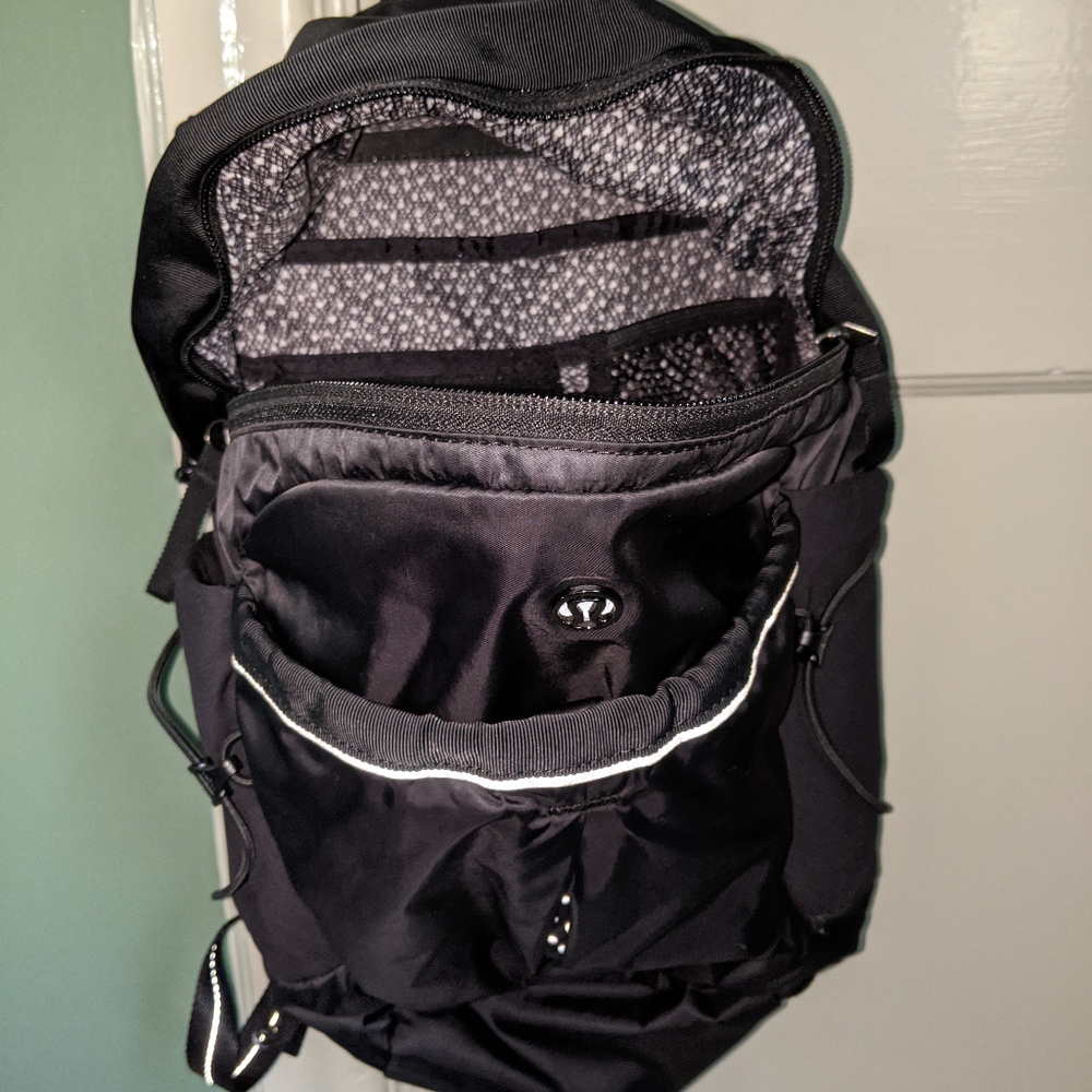 Lululemon run all day backpack 13 litres